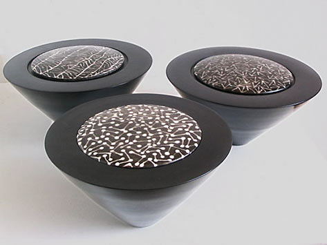 Contenedores-3 - Miguel Molet 3 black and white ceramic sculptures