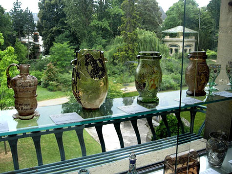 475px-356px-Emile-Gallé-glass-vases-dis