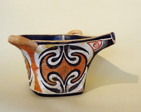 Minoan-'kamares'-bowl-with-labrys-motifs