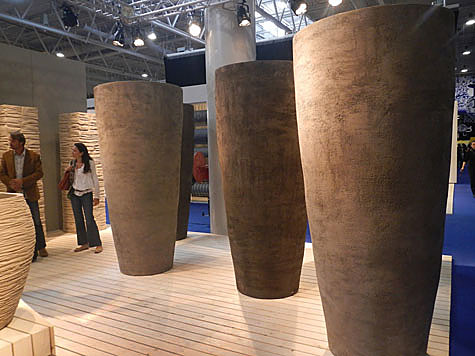 Atelier Vierkant showroom with huge planters