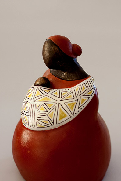 Lindy Lawler grande zulu mother and child sculpture