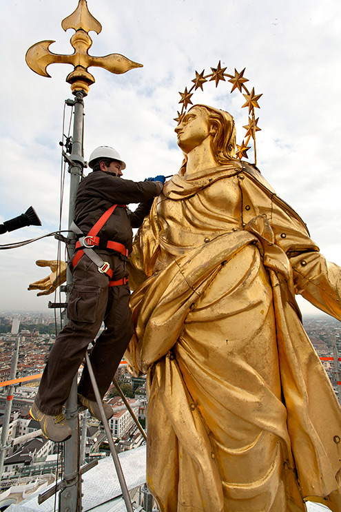Statue Madonna del Duomo in Milan