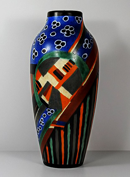Magnificent-art-deco-vase-of-workshop-Studium-Louvre,-doubtless-designed-by-Louis-Dage-by-1925.-Decorated-with-a-cubist-pattern-painted-in-a-polychrome-glaze5