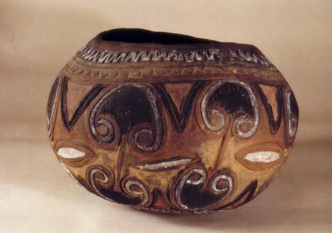 Traditional-Pottery-of-Papua-New-Guinea---Patricia-May--Margaret-Tuckson---Ceremonial-pot-red-ochre,-yellow-ochre,-white-clay