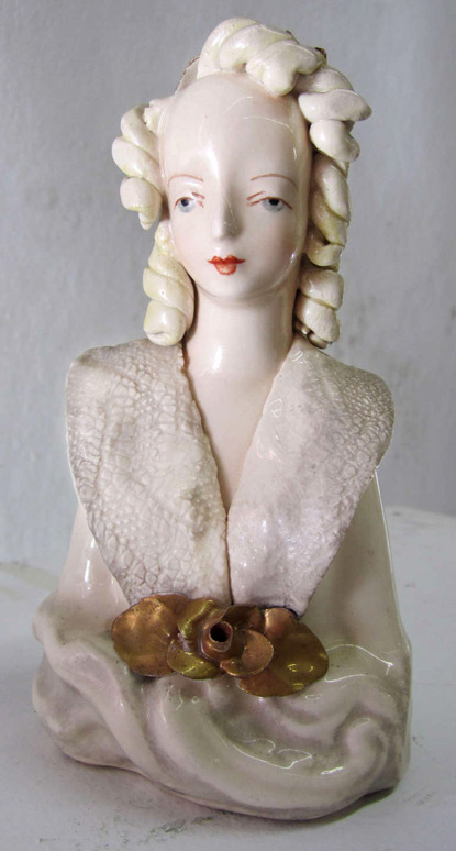 Porcelain-Bust-of-Victorian-415x774