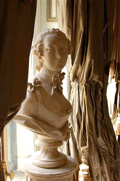 Bust statue elegant French-394x593