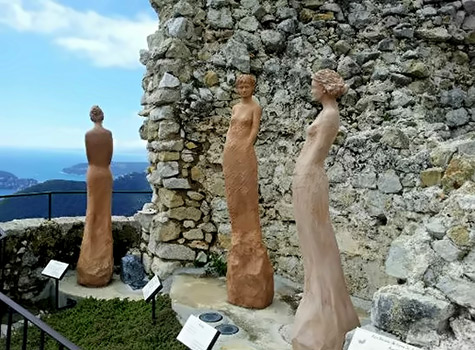 Le-Jardin-sculpture of three standing women on a high cliff at Eze