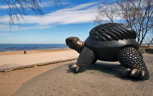 Jurmala-turtle-sculpture at Baltic Sea