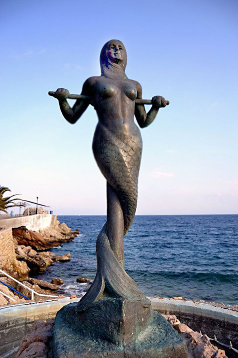 mermaid sculptur Astros Beach-Mermaid-Statue,-Greece