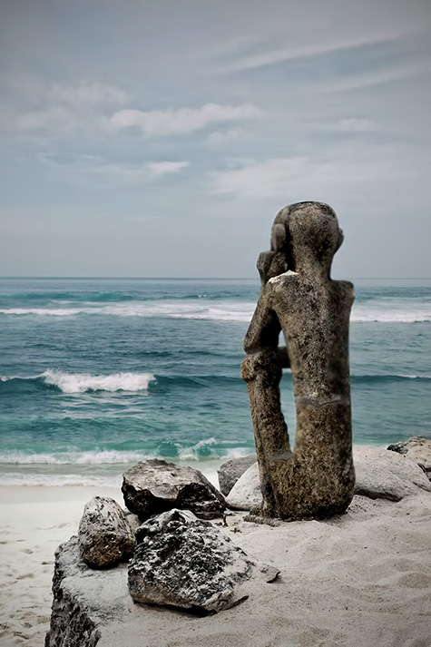 beach sculpture ©-Hannah Lemholt Photography