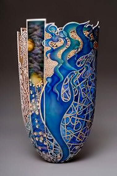 Bihn-Pho,-an-internationally-renowned-artist,-writer-and-teacher-who-primarily-crafts-thin-walled-wooden-vessels