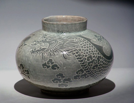Kim Jin-Hyun dragon motif pottery - celadon ware
