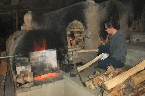 Kim Jin-Hyun - sealing the kiln 