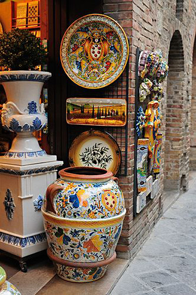 Pottery-shop-Tuscany, Italy