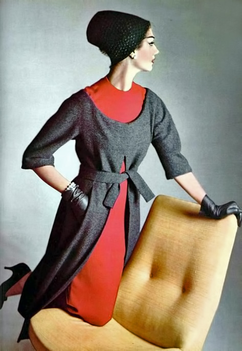 Simone-D'Aillencourt-is-wearing-dress-and-tunic-by-Jean-Dèsses,-hat-by-Claude-St