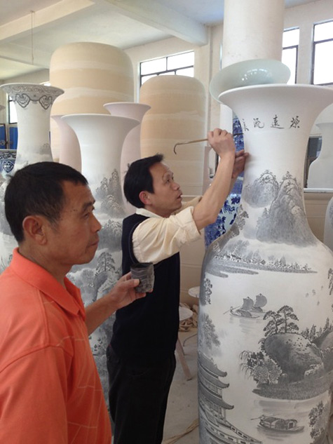 Jingdezhen porcelain -large pottery vessel decoration