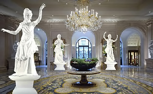 Four Seasons Hotel George V, - living sculptures