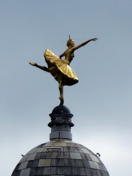 Statue-of-a-Ballet-Dancer-London