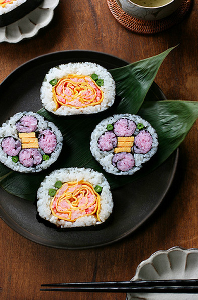 Flower sushi rolls---Flickr- bananagranola--Miki Nagata