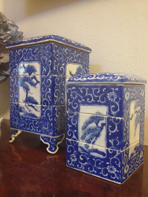 Porcelain tiered Danjo box