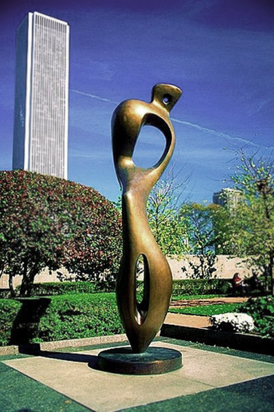 Henry-Moore-Sculpture,-Art-Institute-of-Chicago-by-phototravel1-Jim-Watkins-on-Flickr