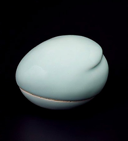 Suzuki-Osamu-is-an-important-figure-in-the-vanguard-movement-of-Japanese-ceramics