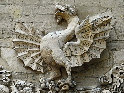 Avignon-place-du-Palais,dragon wall relief