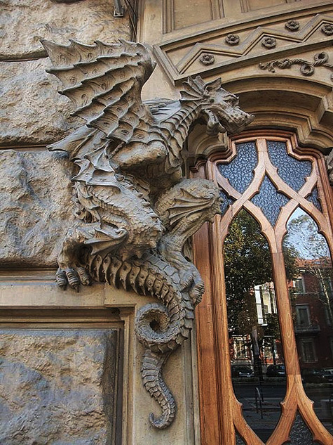 Dragon-detail,-Palazzo-della-Vittoria-1925-Turin-art-nouveau-Liberty-style