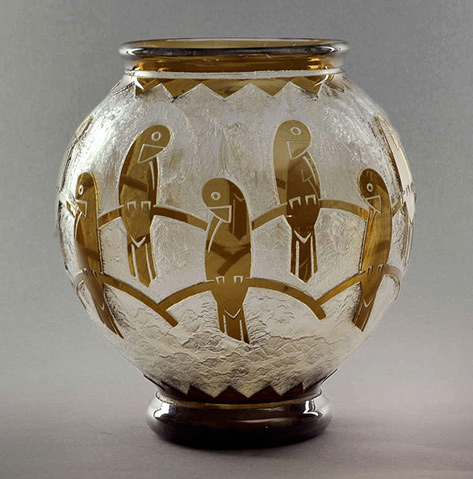 Exceptional-Daum-Nancy-Vase-with-a-Frieze-of-Parrots1930's