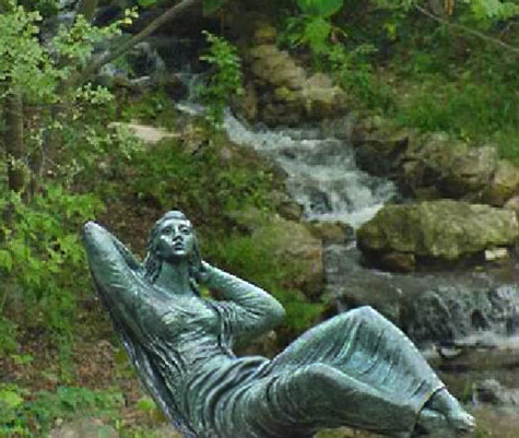 reclining-figure-Umlauf-Sculpture-Garden-and-Museum-muse-with-waterfall