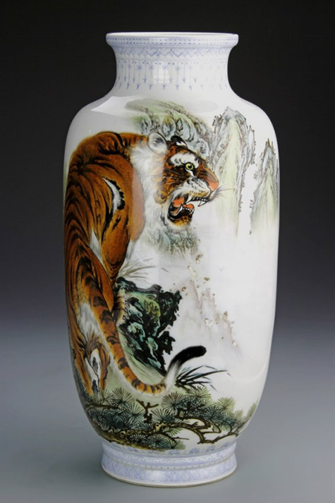 Chinese-vase with tiger 