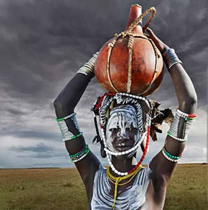 Omo-Valley Mursi tribe woman with pot