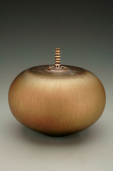 Hideaki Miyamura--Lidded jar with gold glaze