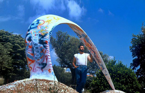 Yannis-Koutsouradis with large outdoor sculpture