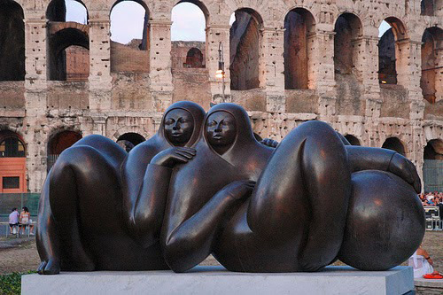 Jiménez Deredia_-sculptures Abstract sculpture of two seated women