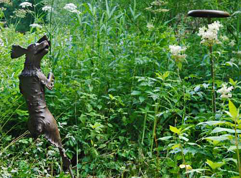 artpark_sculpture_Ben Greenwood Spaniel in_ Fight Dog sculpture in garden