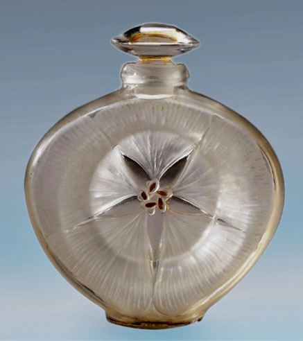 Bottle-Narkiss-for-Roger-&-Gallet-in-soufflé moulé-and-white-enamelled-glass-1909