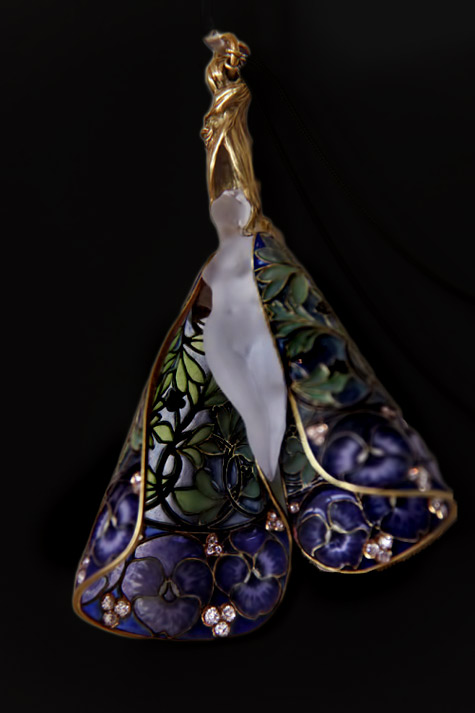 Pendant-with-chain.-Rene-Lalique-(1860-1945)-Circa-1900