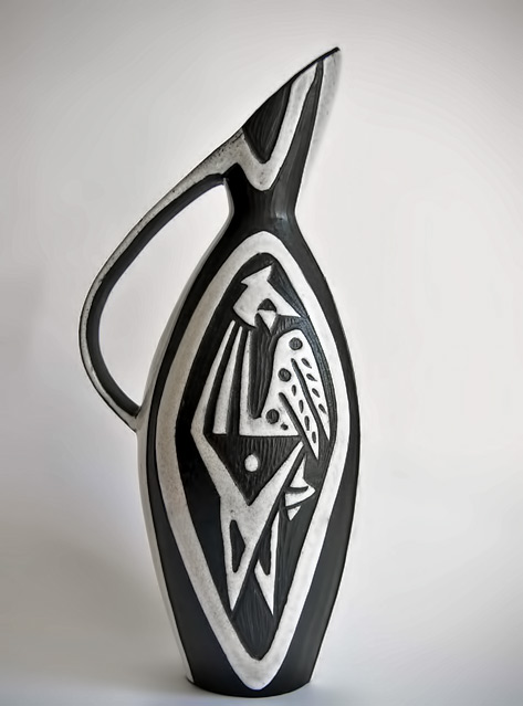 tribal-ewer-Michael Anderson Black and white mid century pitcher
