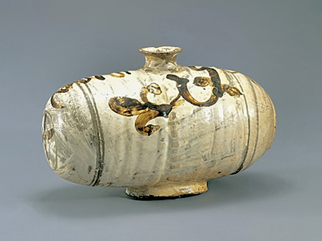 Buncheong-Cheolhwa-Dangchomun-Janggun-(vein-pattern-plated-jar)-Horim-Museum