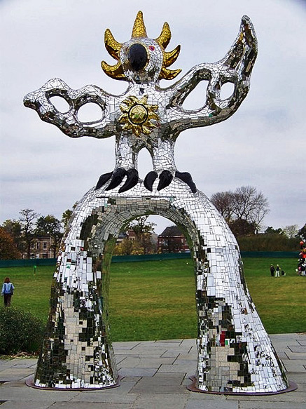 Niki-De-Saint-Phalle-Mosaic-Sculpture in chrome and gold