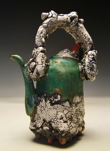 Yoshiro-Ikeda-teapot black/white crackle glaze over green glaze