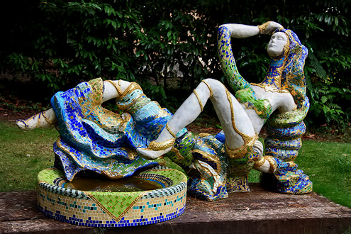 an-oriental-belly-dancer-in-mosaic-Francony-Kowask