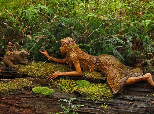Sculpture-Garden-Bruno-Torfs - Girl playing with wombat sculpture