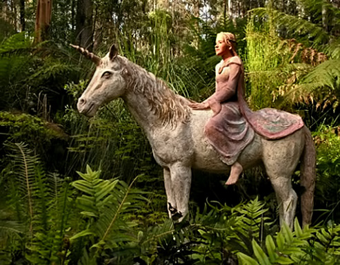 maiden-riding-a-unicorn Bruno Torfs garden