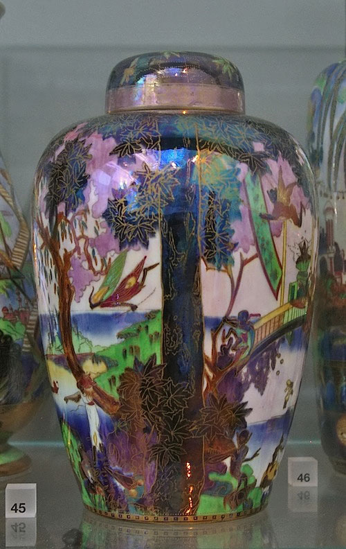 Wedgwood-lustre-tall-vase V&A