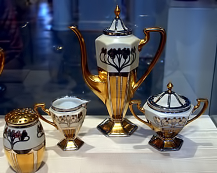 Art-Nouveau-coffee-set-(1910)-painted-by-Adolph-Richter-of-Chicago-on-Limoges-porcelain-blank-at-Lightner-Museum.-St-Augustine,-FL