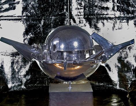 Giacomo-Onestini,-Spaceship sculpture -1972-H50cm