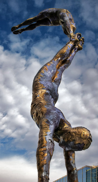 Carole A Feuerman - Double Diver, 2013-2014 bronze public sculpture