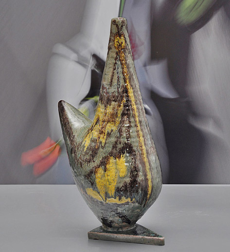 Riccardo-Gatti,-Vase-in-a-zoomorphic-form,-with-a-triangular-base,-FAENZA,-1950s